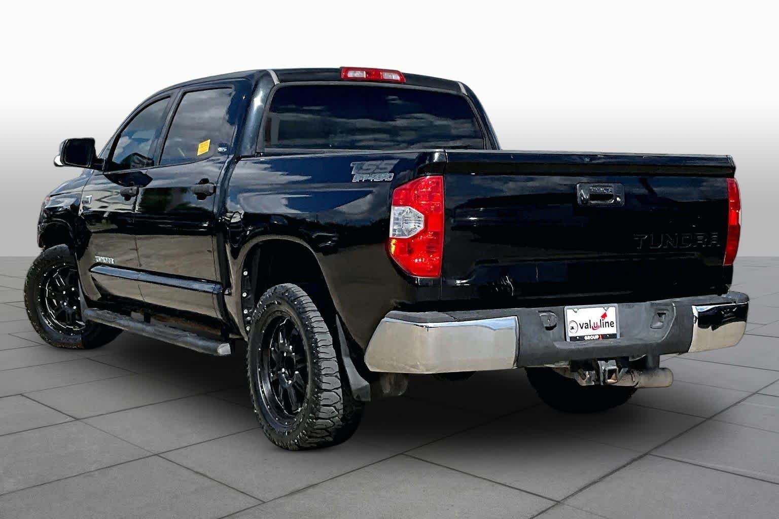 Used 2014 Black Toyota SR5 image 12