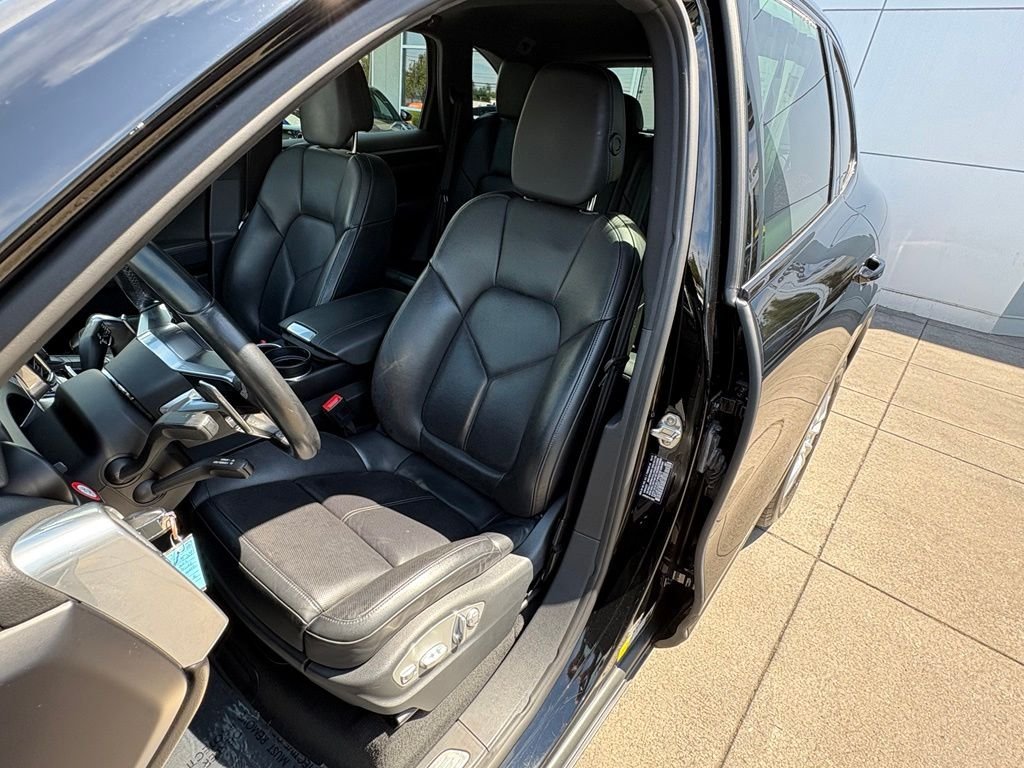 Used 2015 Black Porsche Diesel image 12