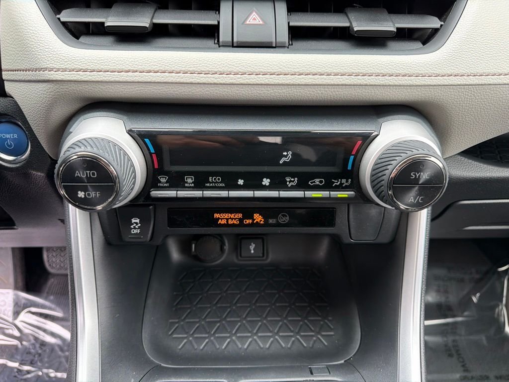 Used 2020 Silver Sky Metallic Toyota XLE image 21