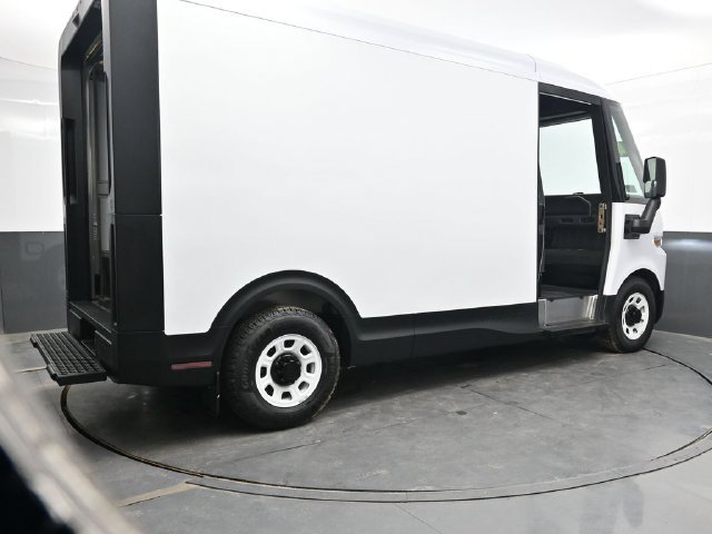 Used 2024 White BrightDrop  image 45