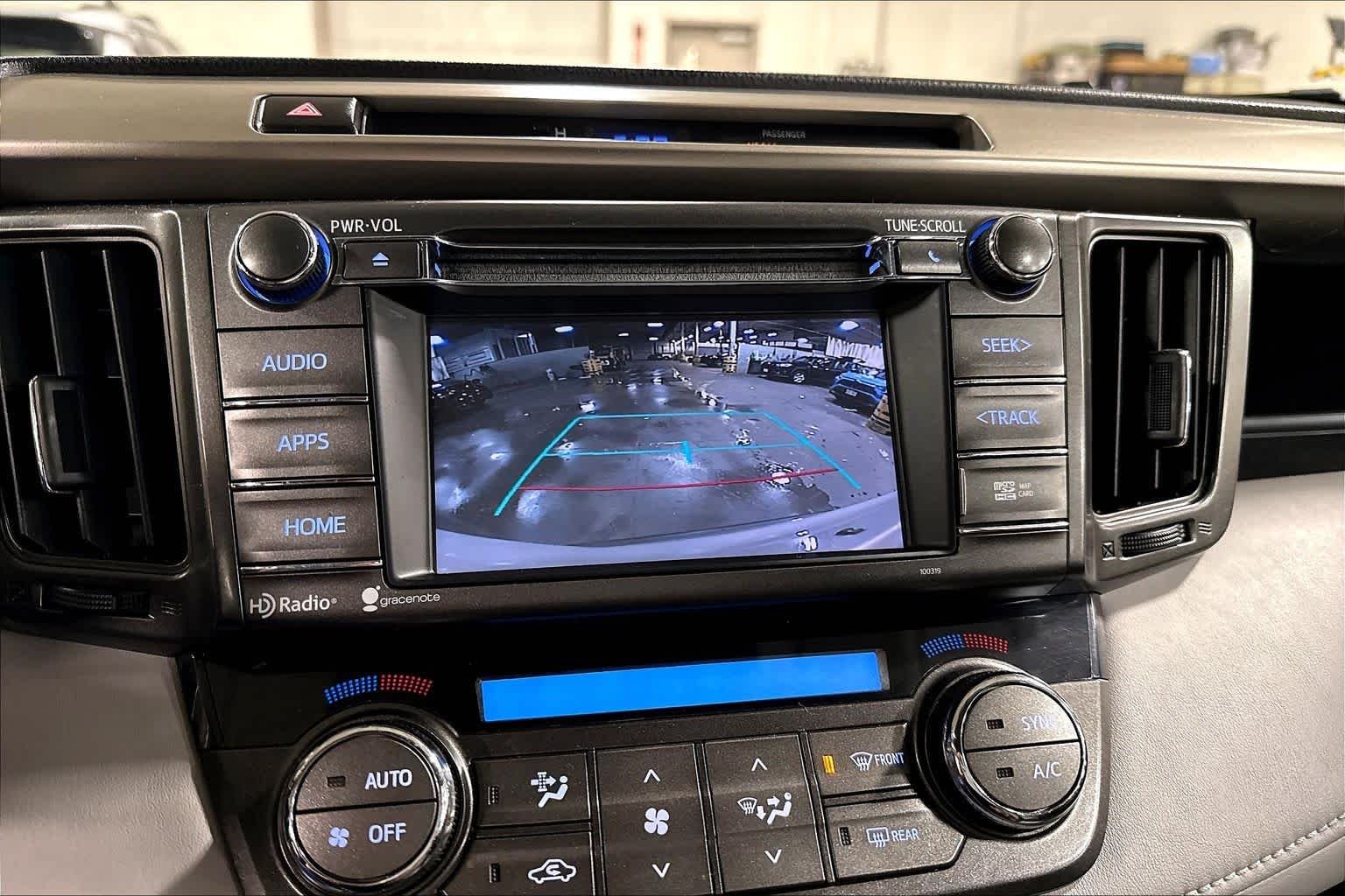 Used 2015 Classic Silver Metallic Toyota XLE image 27