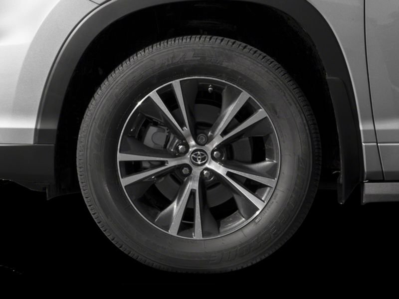 Used 2016 Midnight Black Metallic Toyota XLE image 8