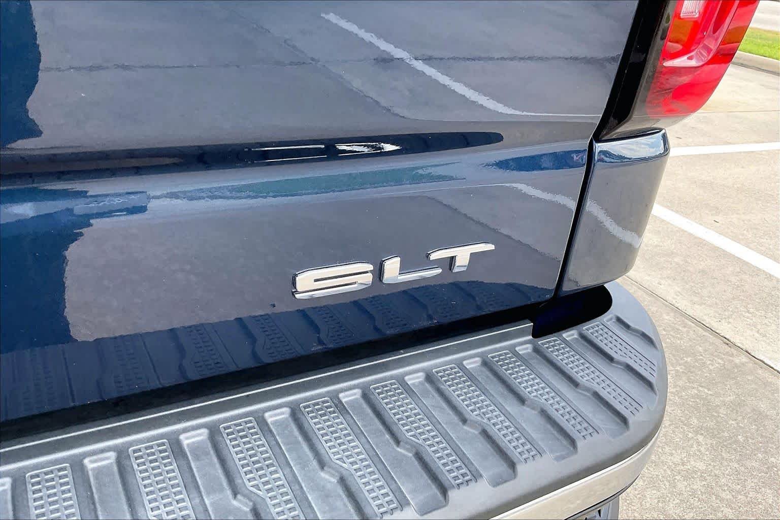 Used 2023 PACIFIC BLUE METALLIC GMC SLT image 10