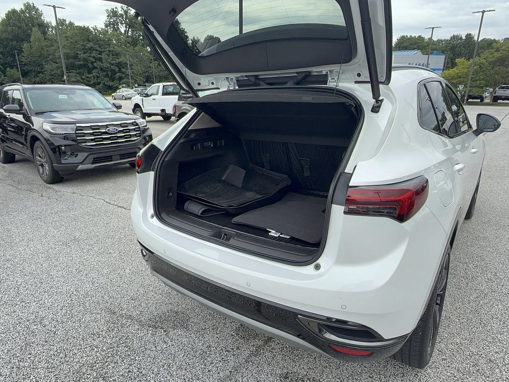 Used 2023 White Frost Tricoat Buick Preferred image 6