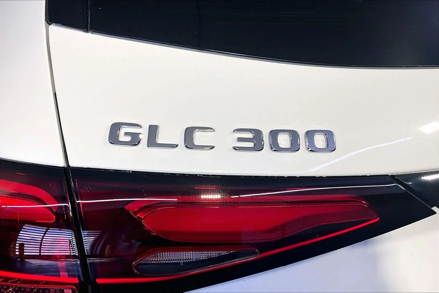 New 2026 MANUFAKTUR Moonlight White Metallic Mercedes-Benz GLC 300 image 6