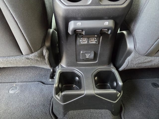 Used 2022 Silver Jeep Unlimited Sahara image 13