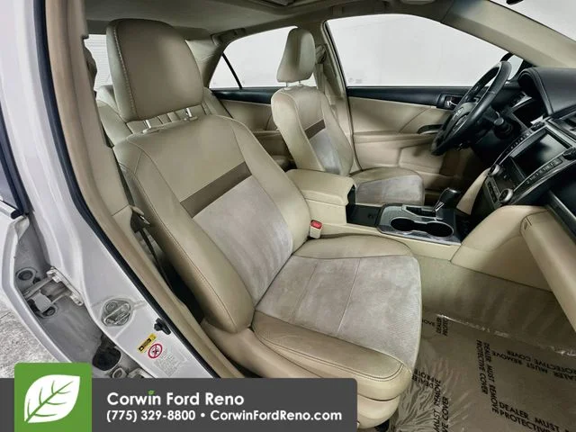 Used 2012 Super White Toyota XLE image 29