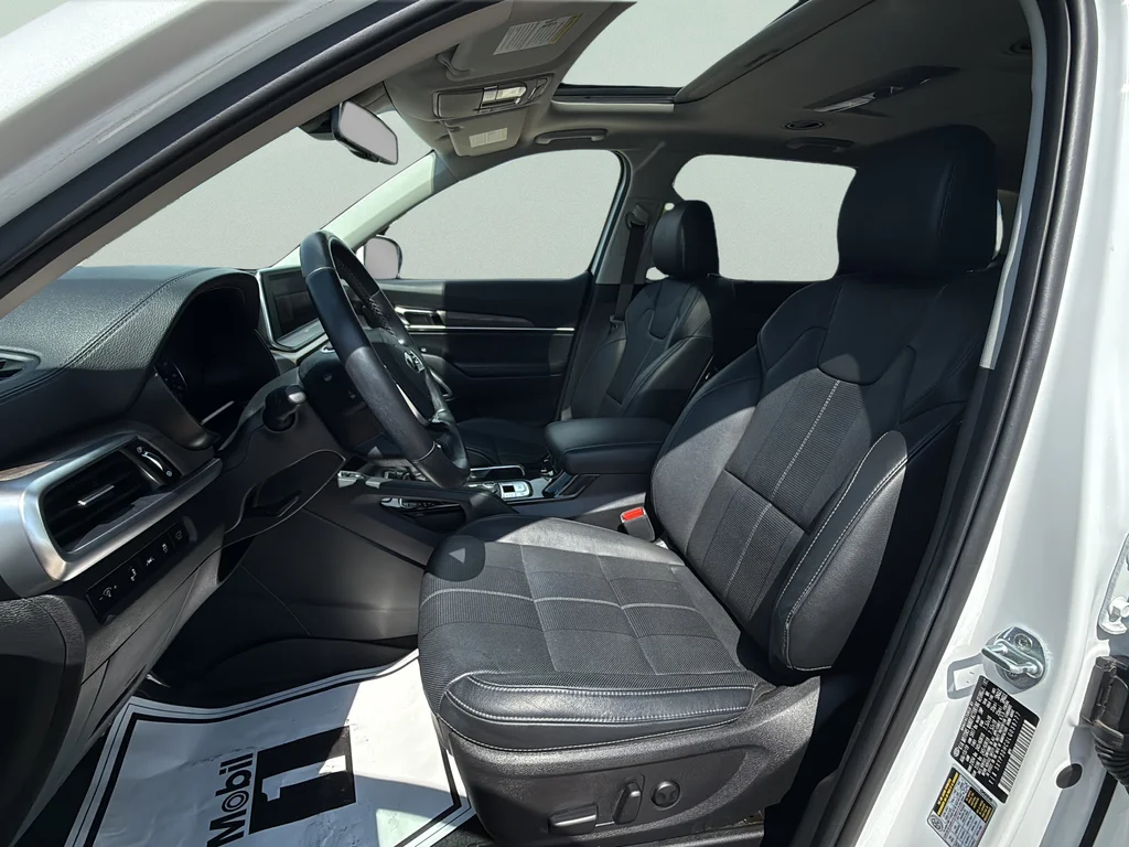Used 2020 Snow White Pearl Kia EX image 26