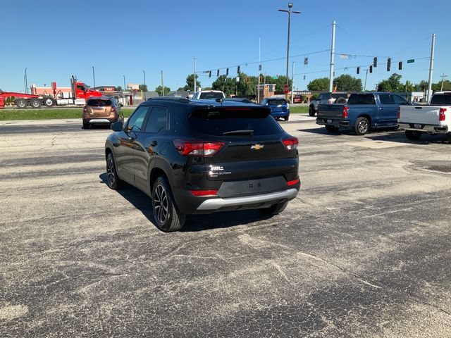Certified Used 2025 Mosaic Black Metallic Chevrolet LT image 9