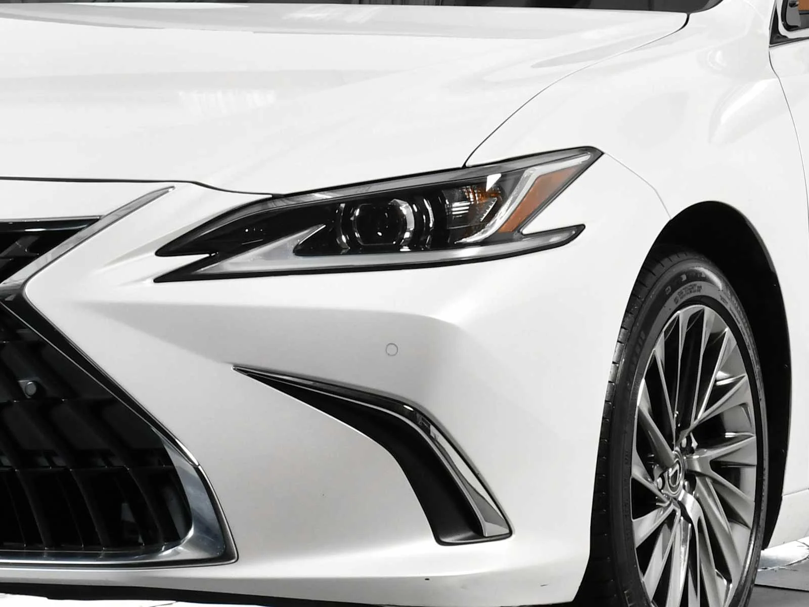 Certified Used 2024 Eminent White Pearl Lexus Luxury image 9