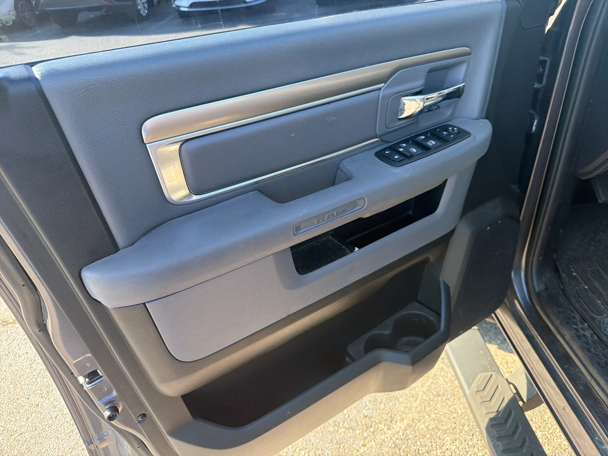 Used 2015 Granite Crystal Metallic Clearcoat Ram Outdoorsman image 4