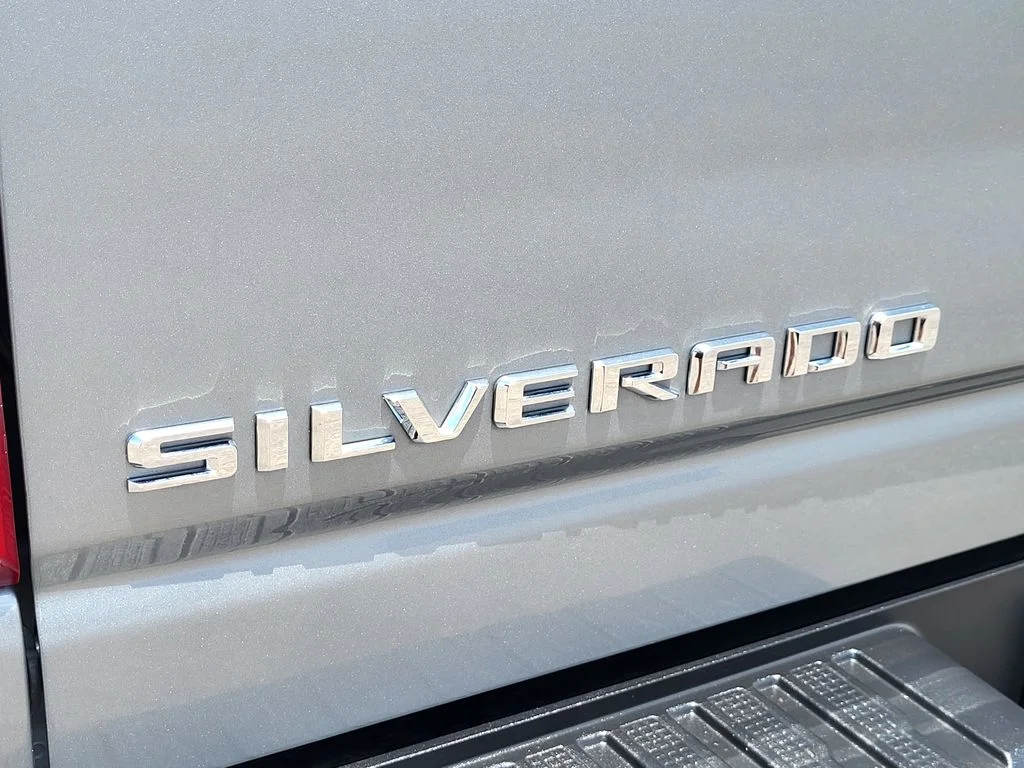 Used 2025 Sterling Gray Metallic Chevrolet LT image 8