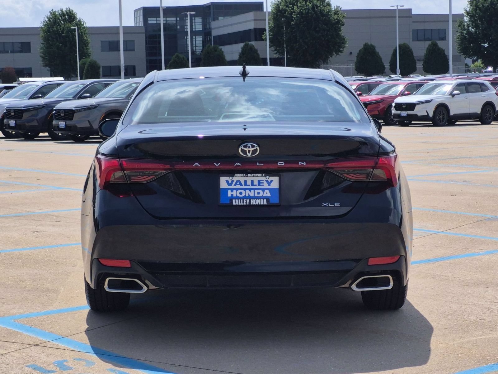 Used 2019 Midnight Black Metallic Toyota XLE image 7