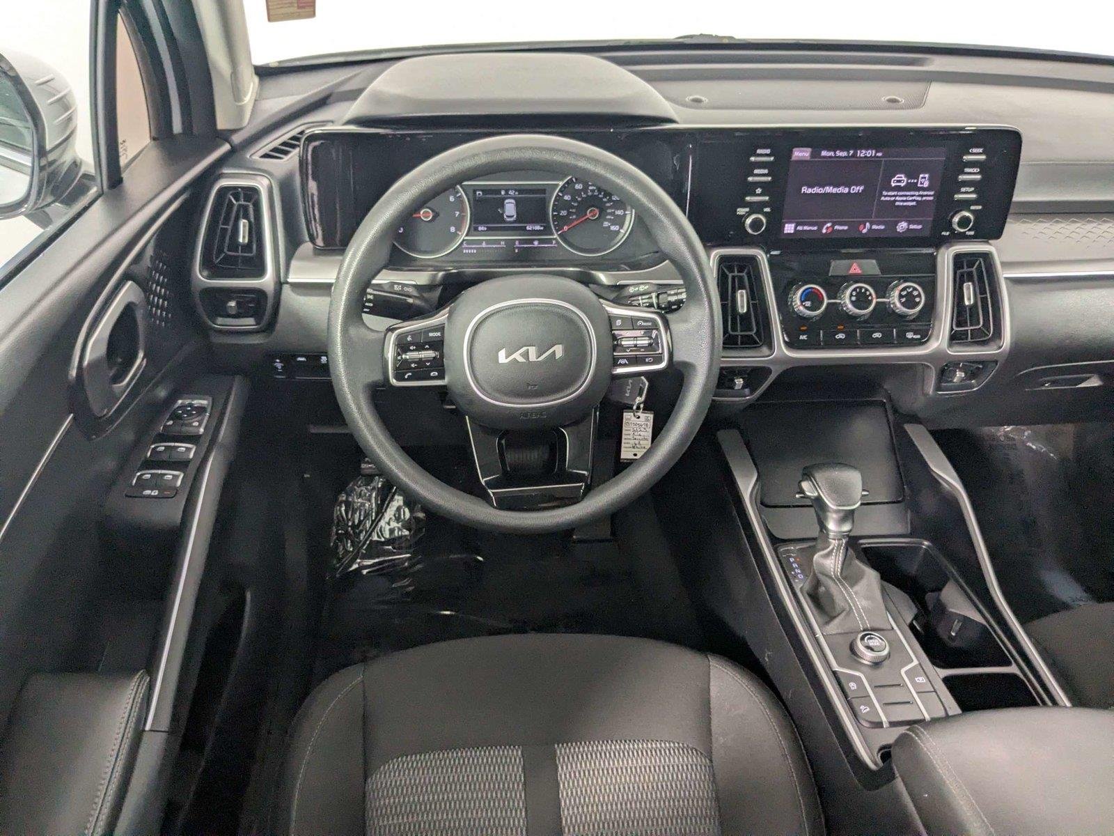 Used 2023 Glacial White Pearl Kia LX image 36