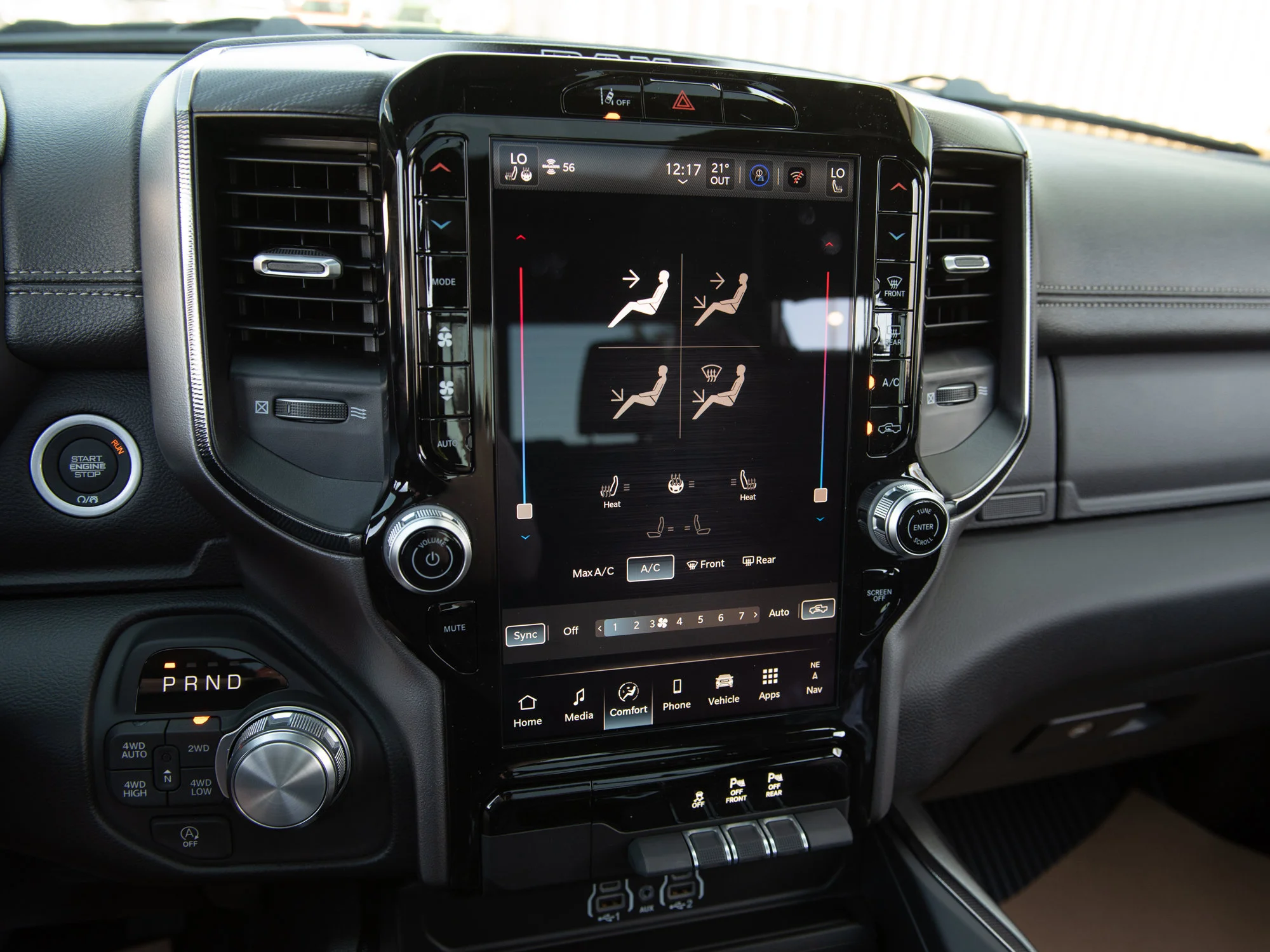 New 2026 White RAM Sport* Crew Cab 4x4, HEMI V8, Panoramic Sunroof, 3.92 Rear Axle, Heated Seats image 20