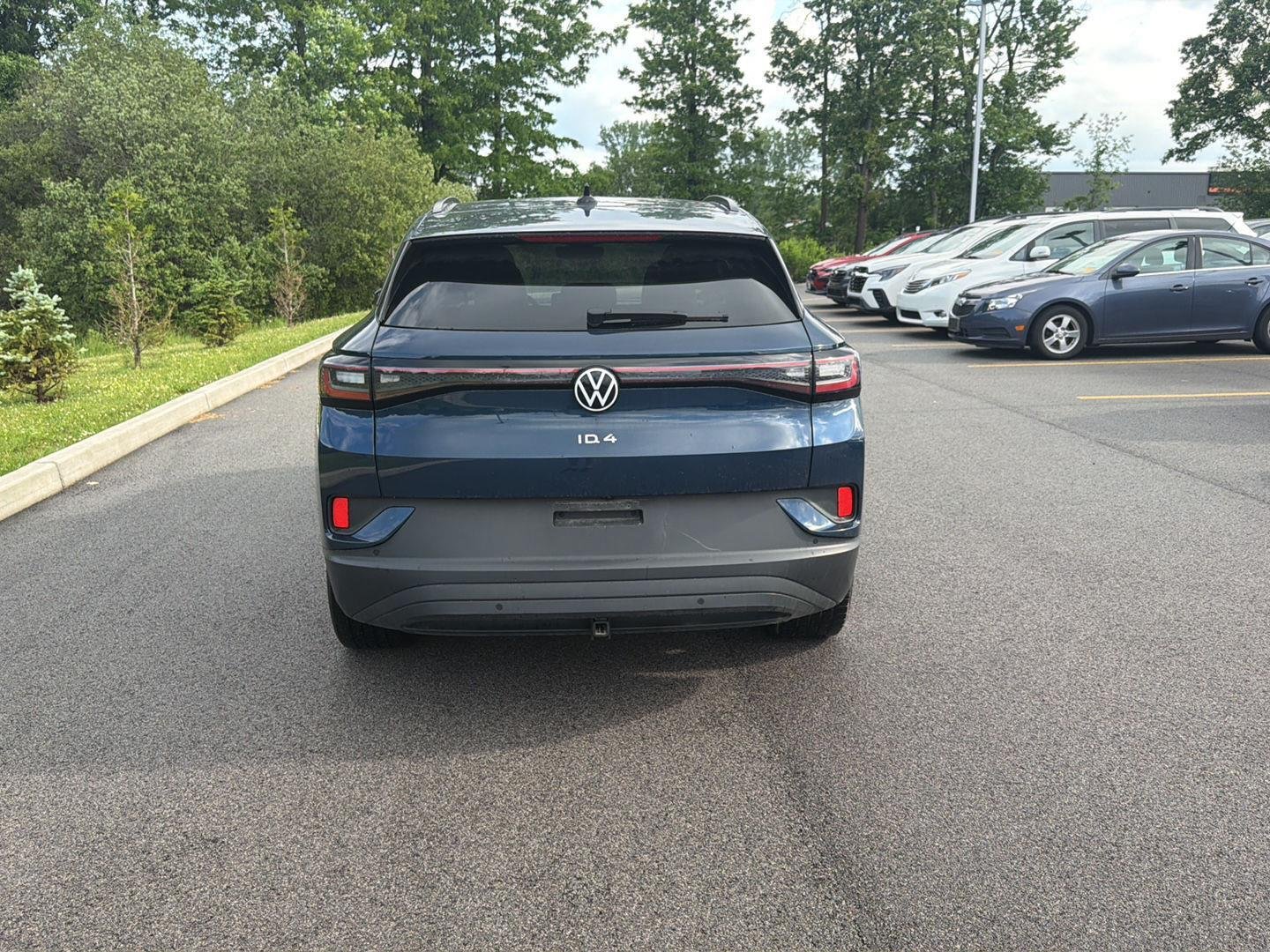 Used 2023 Tourmaline Blue Metallic Volkswagen Pro image 5