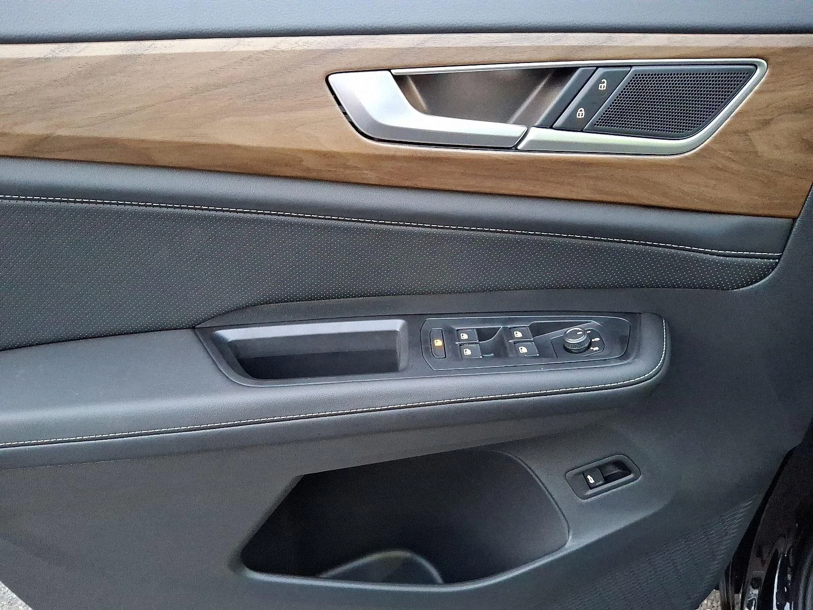 2026 Volkswagen Atlas SE w/Tech - Photo 11