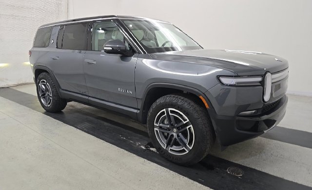 2025 Rivian R1S Adventure