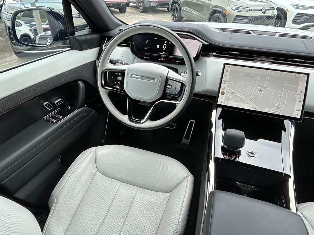 Used 2024 White Land Rover Dynamic SE image 9
