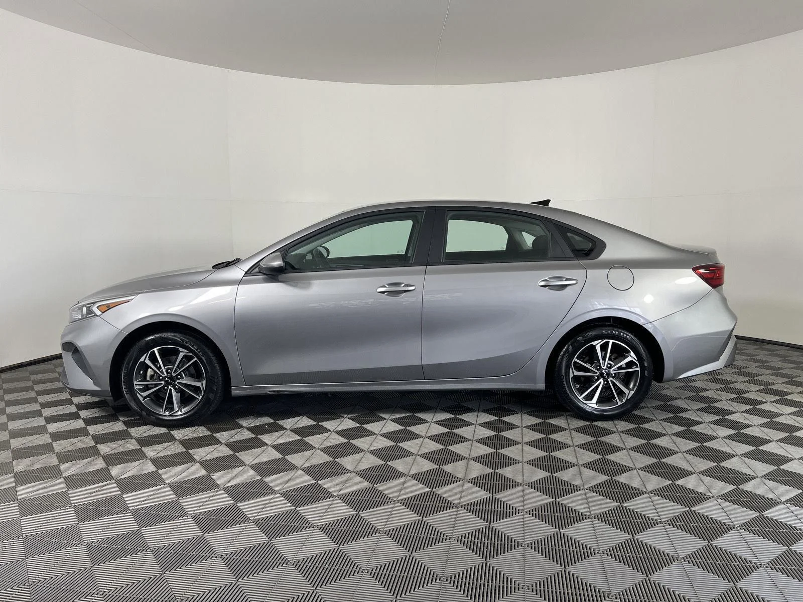 Used 2023 Steel Gray Kia LXS image 26