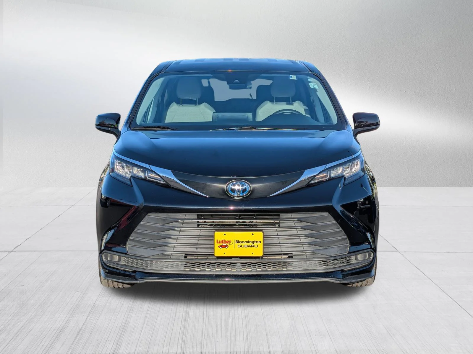 Used 2022 Toyota Sienna LE with VIN 5TDKRKEC5NS102072 for sale in Bloomington, Minnesota