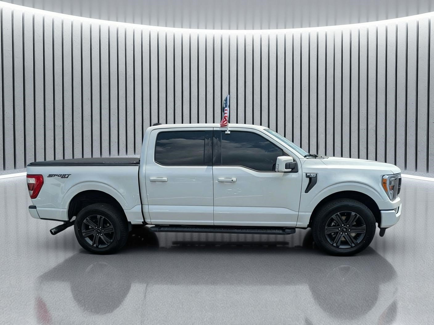 Used 2023 Star White Metallic Tri-Coat Ford LARIAT image 4