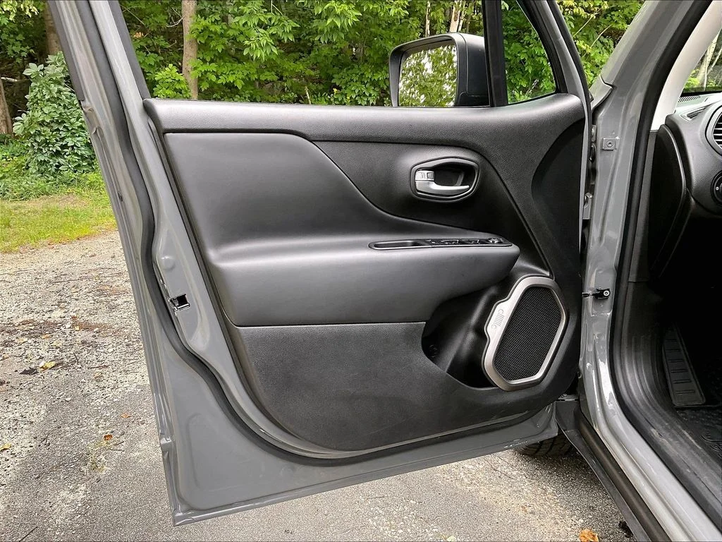 Used 2022 Sting-Gray Clearcoat Jeep Sport image 9