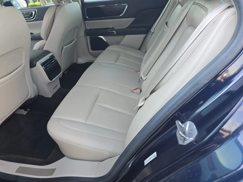 Used 2017 Black Lincoln Premiere image 6