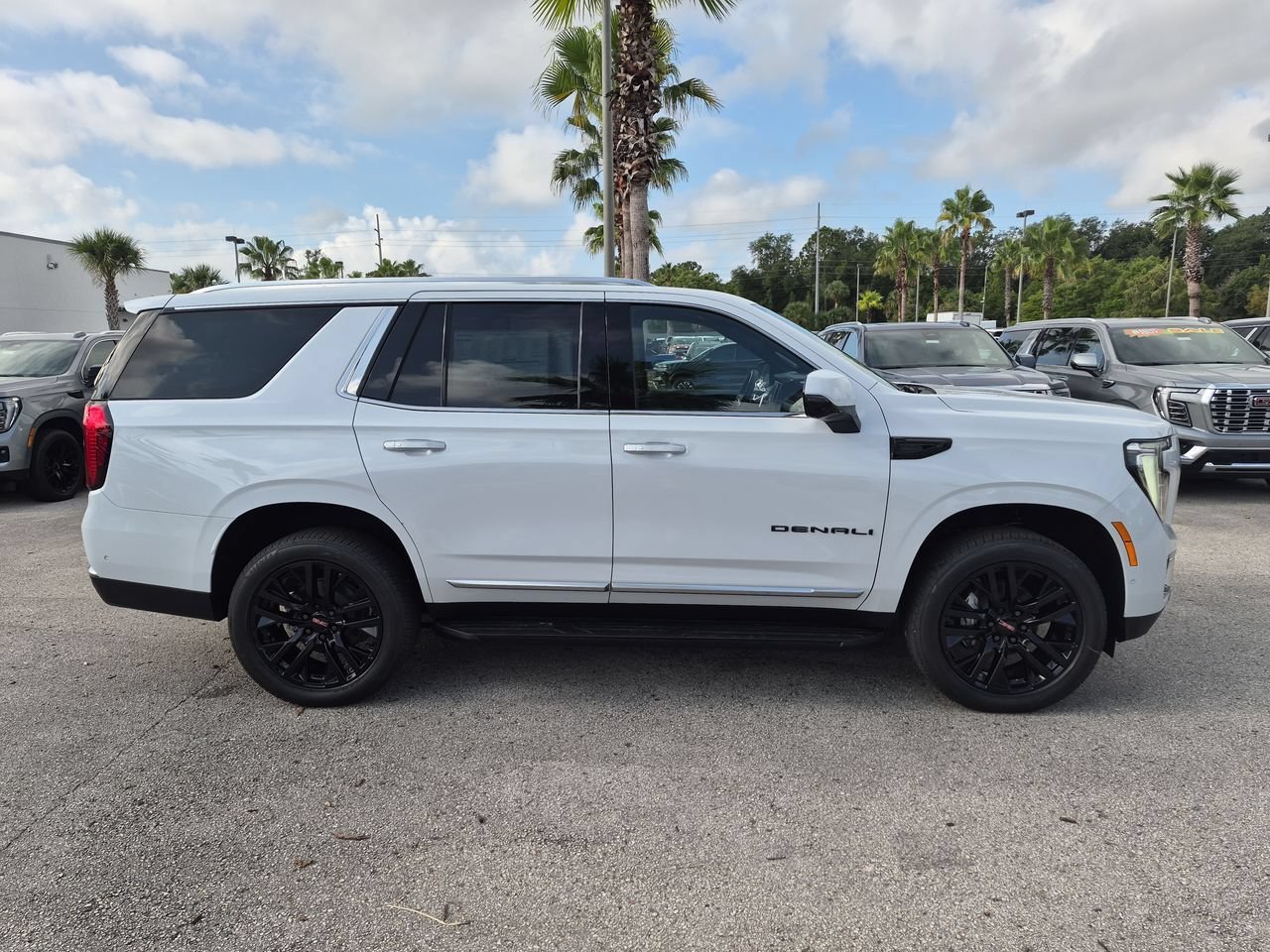 2026 GMC Yukon Denali - Photo 9