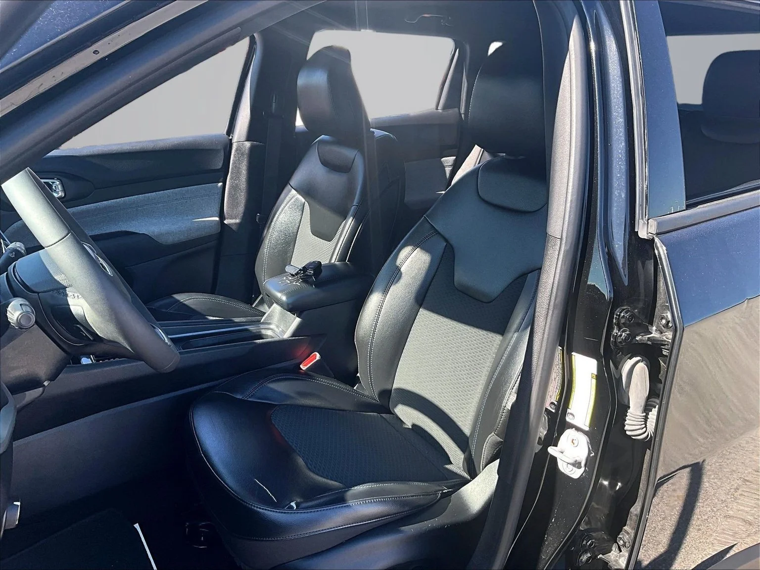 Used 2023 Black Jeep Latitude image 26