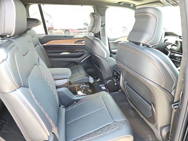 New 2026 Diamond Black Crystal Pearlcoat Jeep Summit image 11