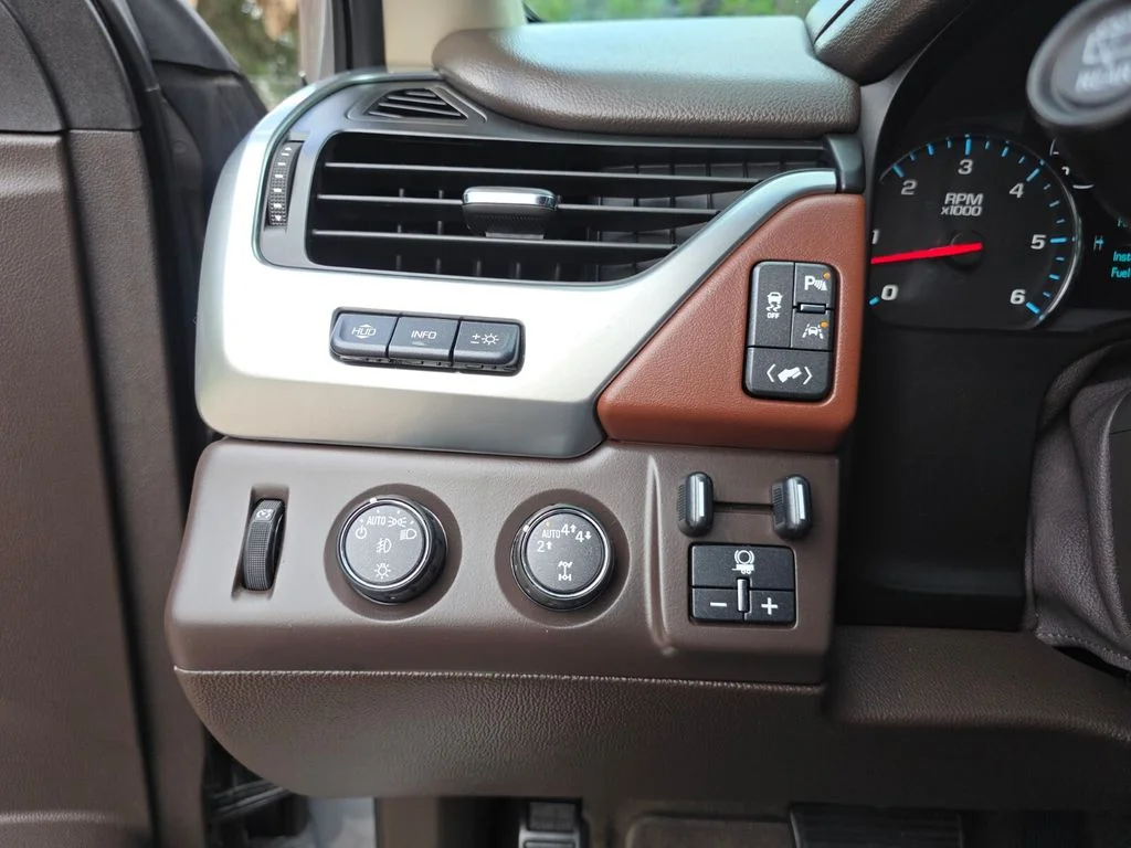 Used 2017  Chevrolet Premier image 30