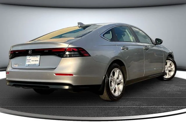 Used 2025 Silver Honda LX image 5