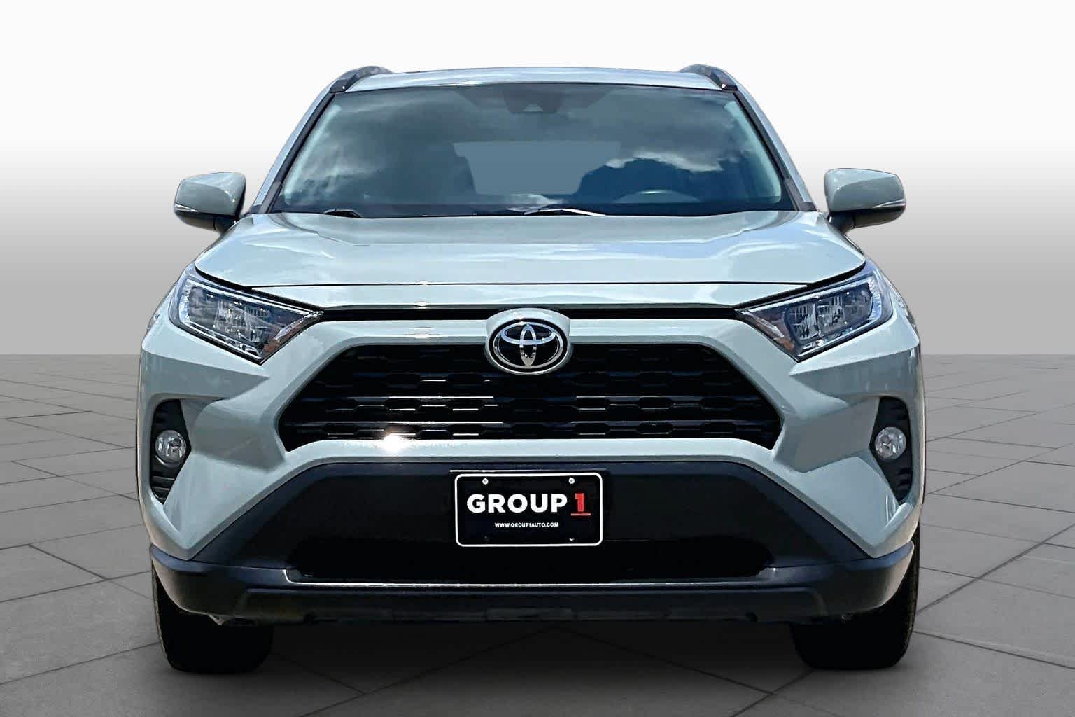 Used 2020 Lunar Rock Toyota XLE Premium image 4