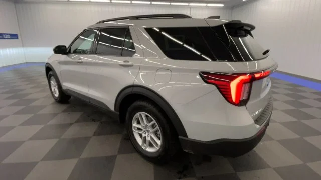 New 2027 Avalanche Gray Ford Active image 6