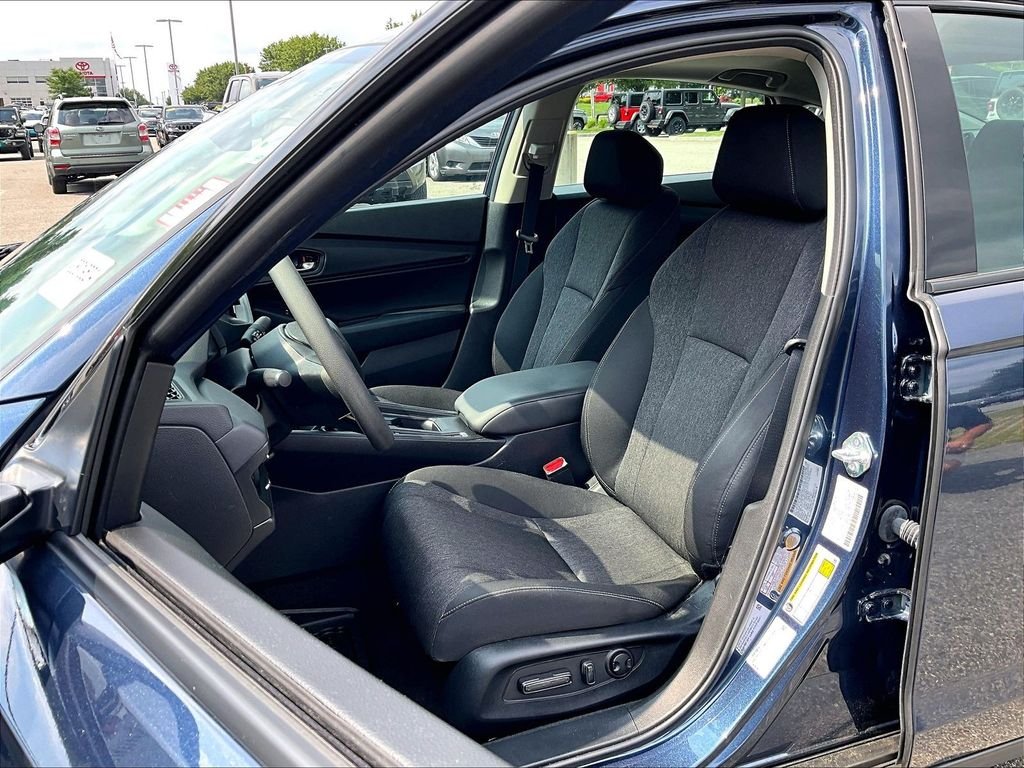 Used 2025 Blue Honda SE image 10