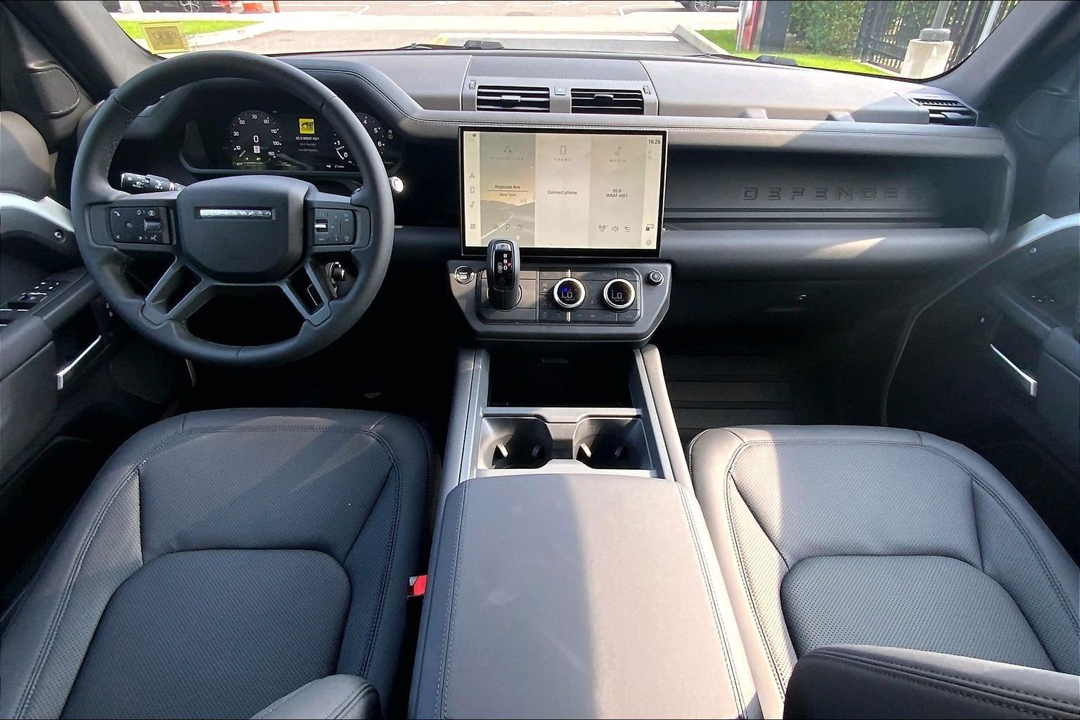 New 2026 Fuji White Land Rover X-Dynamic SE image 5