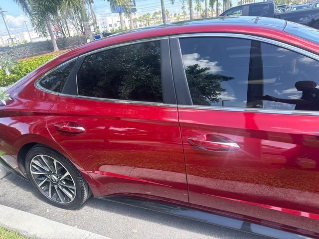 Used 2023 Ultimate Red Hyundai Limited image 5