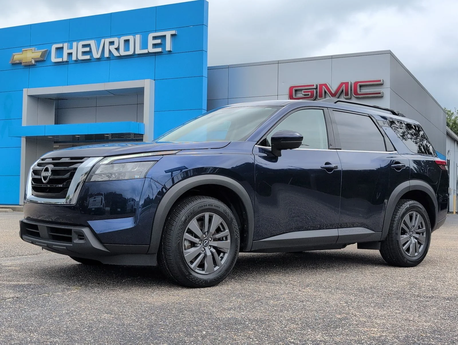 2025 Nissan Pathfinder SV 2WD's photo