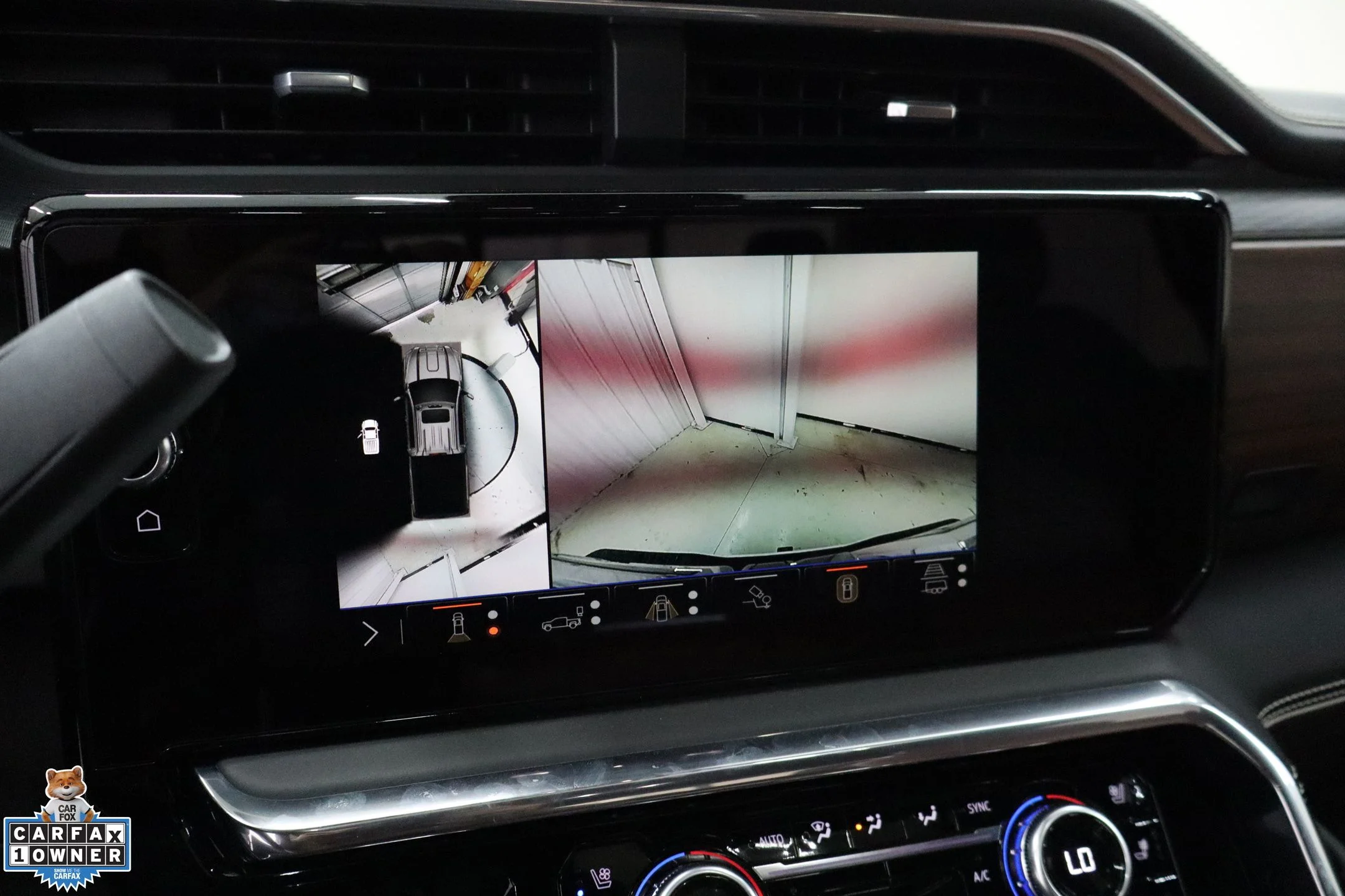 Used 2025 White GMC Denali Ultimate image 21