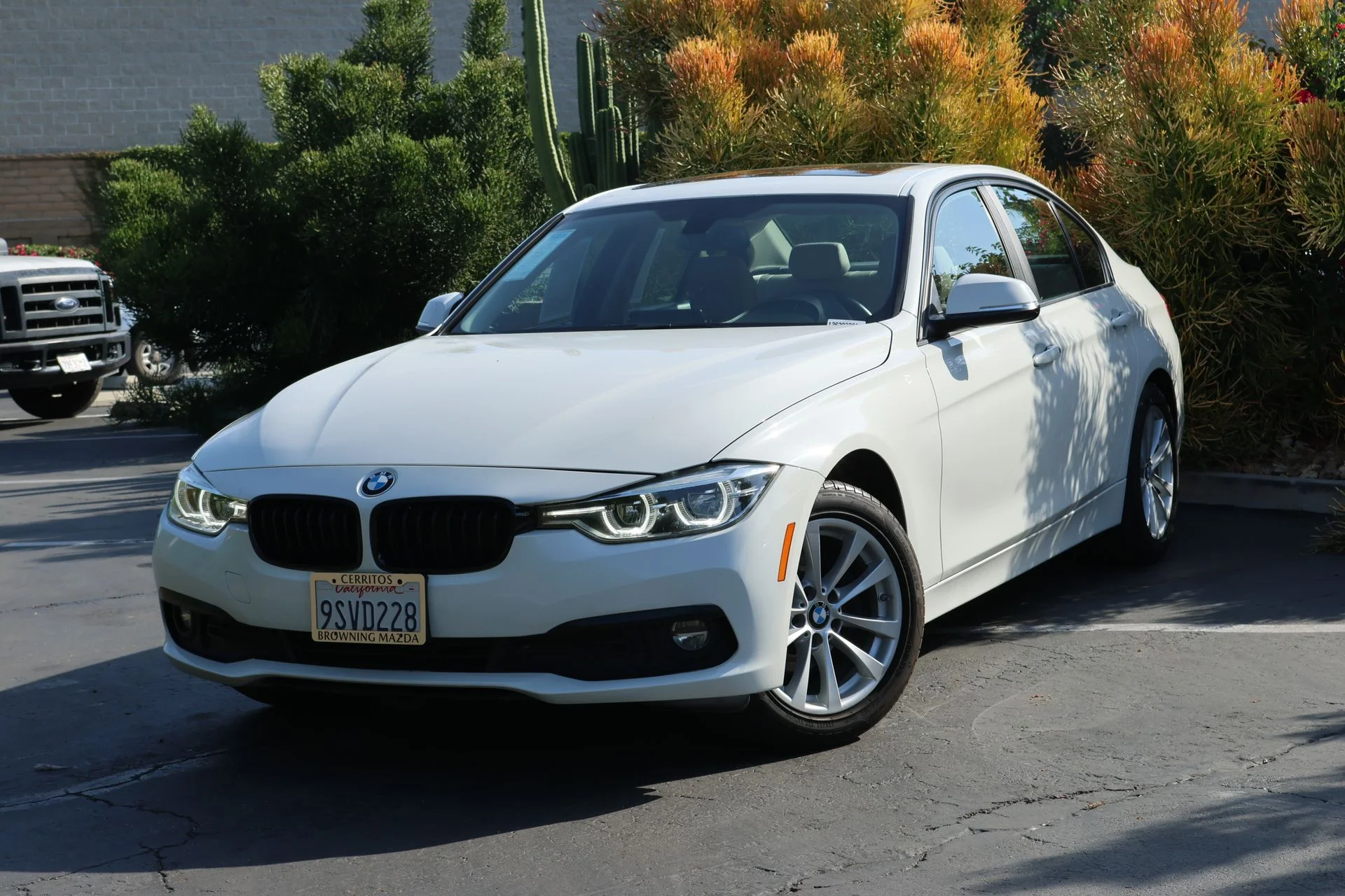 2018 BMW 3 Series 320i Sedan's photo