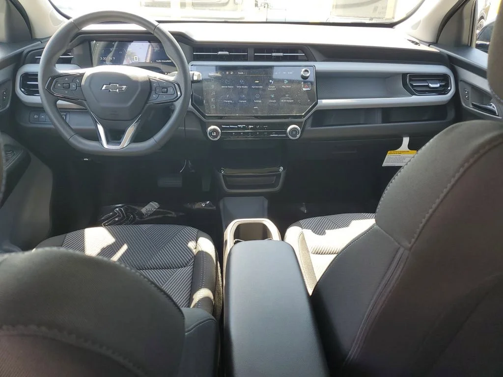 2027 Chevrolet Bolt LT - Photo 10