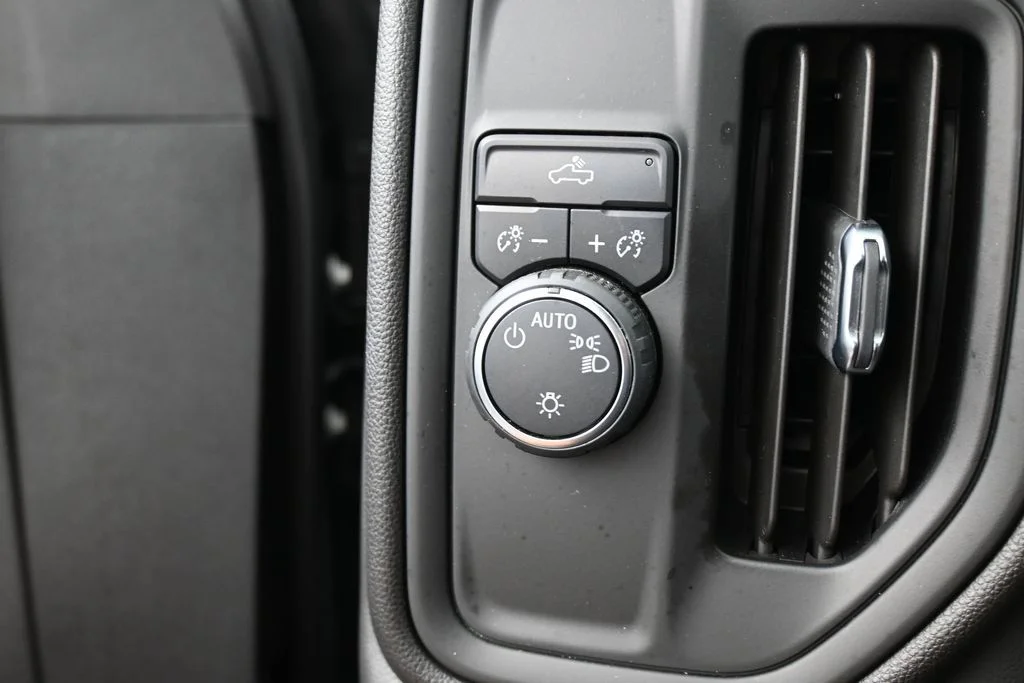 Used 2025 Black Chevrolet Custom image 32