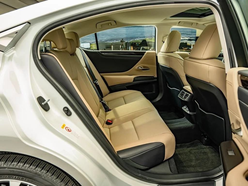Used 2019 White Pearl Lexus 350 image 39
