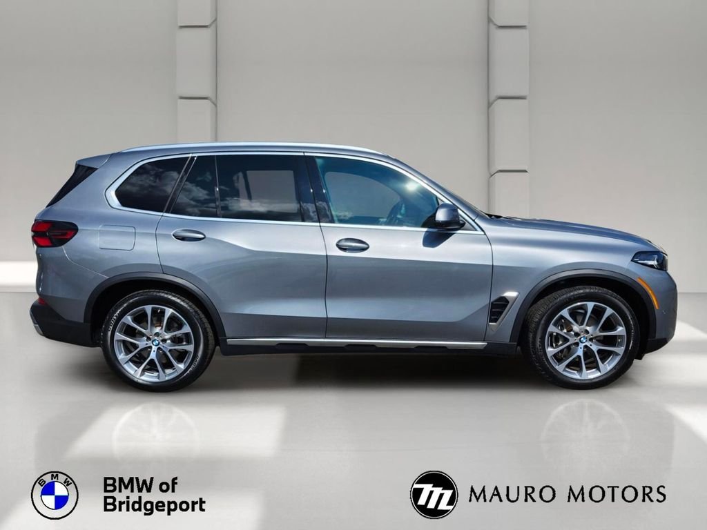 Used 2024 Gray BMW xDrive40i image 7