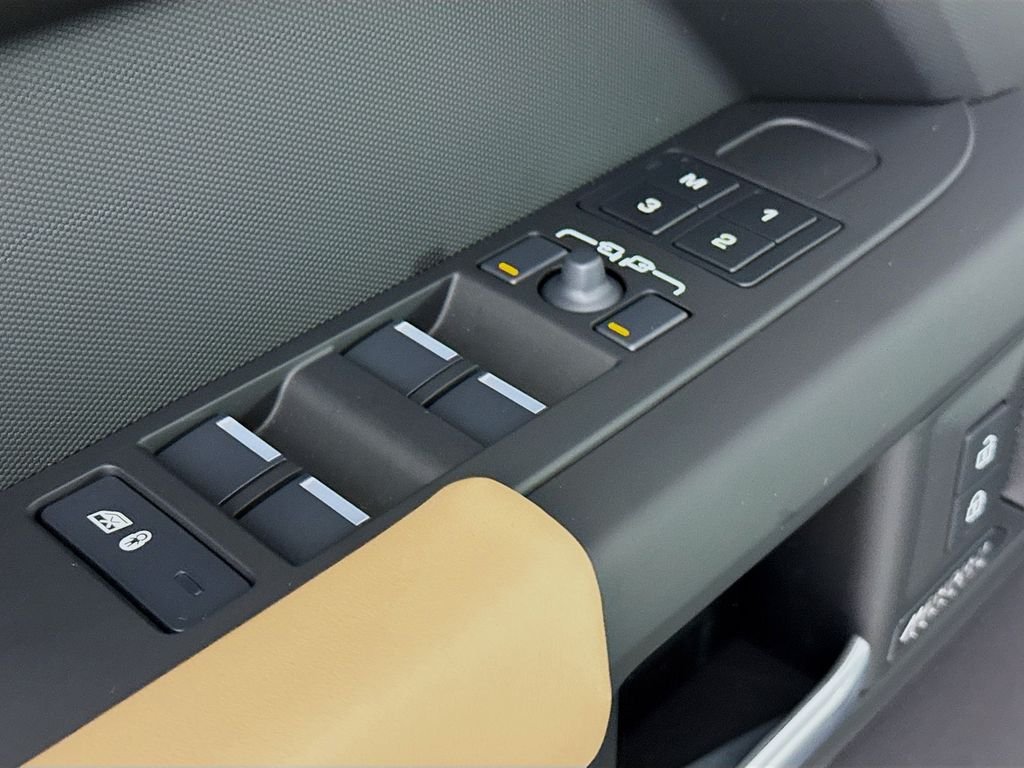New 2026 Carpathian Grey Land Rover X-Dynamic SE image 17