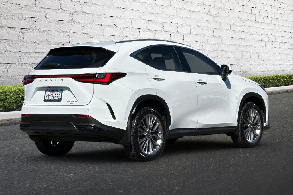 Certified Used 2026 White Lexus 350h Luxury image 4