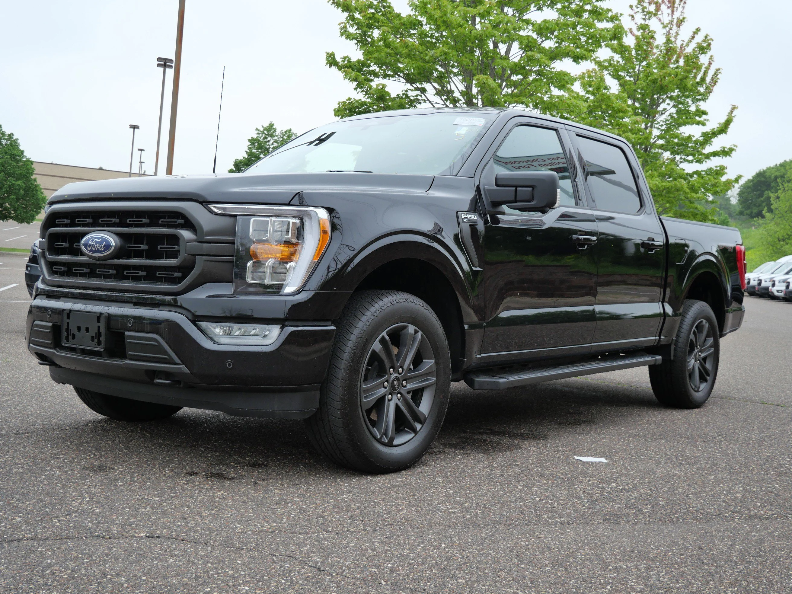 Certified Used 2023 Agate Black Metallic Ford XLT 4WD SuperCrew 5.5 Box image 3