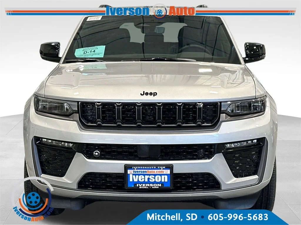 New 2026 Silver Zynith Exterior Paint Jeep Limited Reserve image 2
