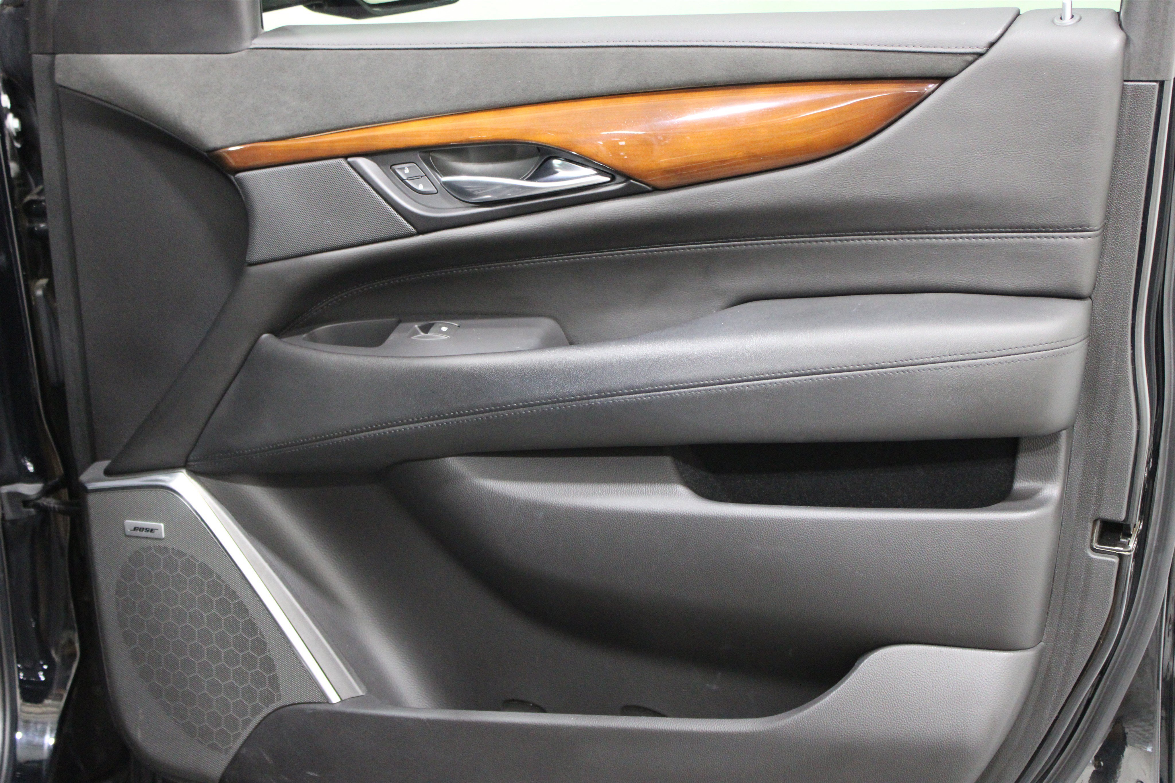 Used 2019 Black Raven Cadillac Luxury image 38
